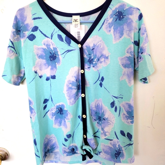 NWT Sew in Love brightly colored blouse with buttons and tie knot short sleeve - Picture 2 of 5